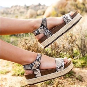 1 Left! Snake Beige Brown One Band Sandals!